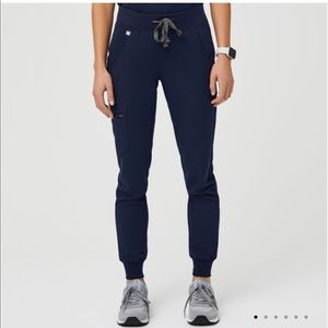 Figs- Zamora petite joggers in purple